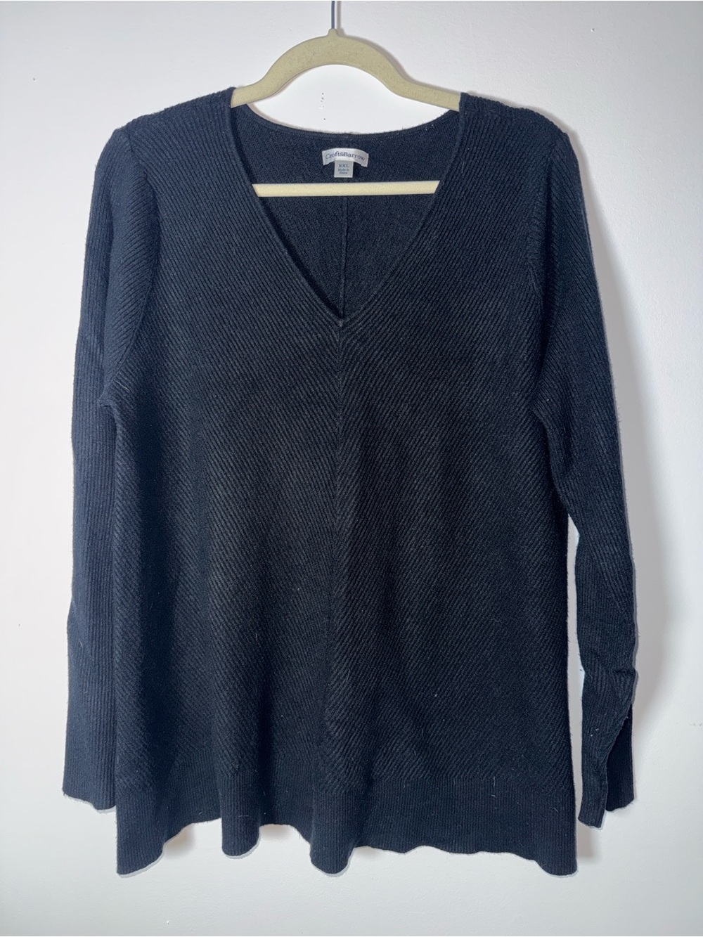 Croft & Barrow Black V-Neck Women’s Sweater - Classic Long Sleeve Knit